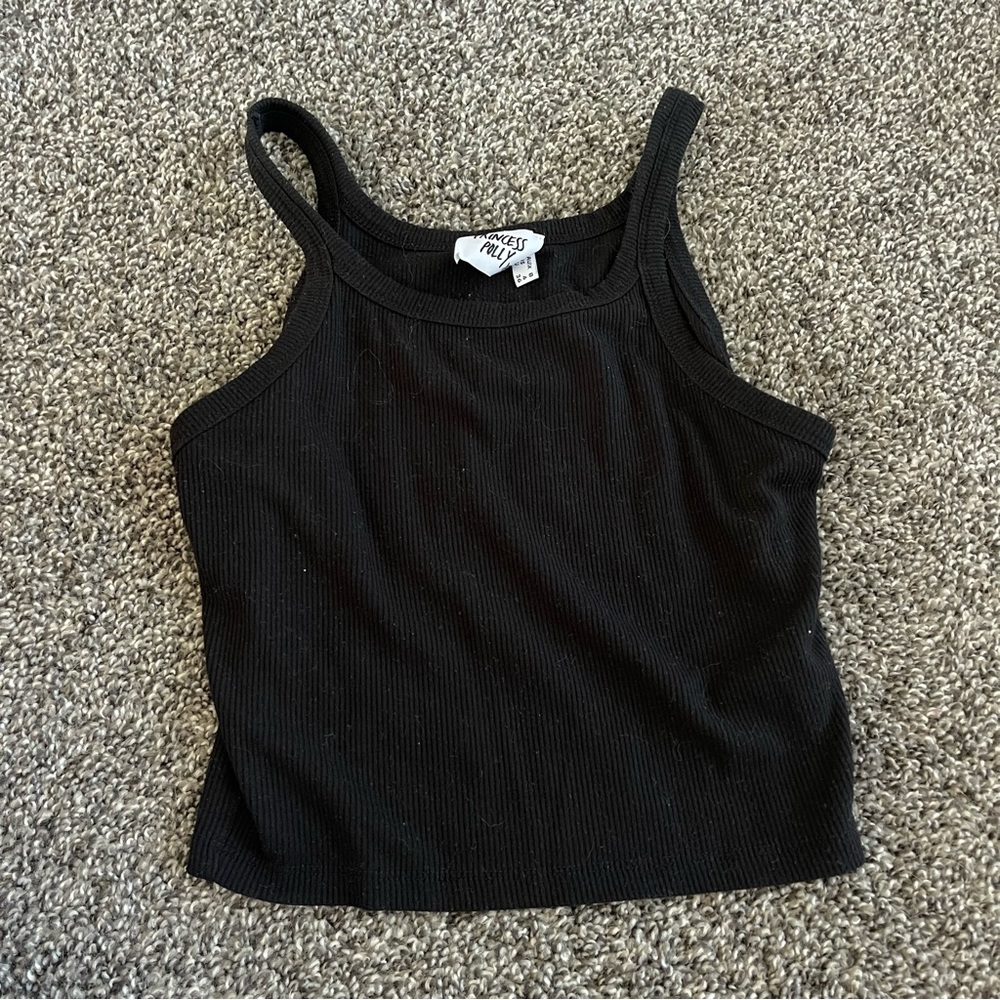 Black cropped tank